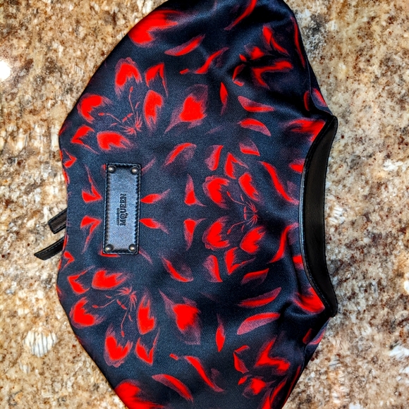 Alexander McQueen - Picture 2 of 4